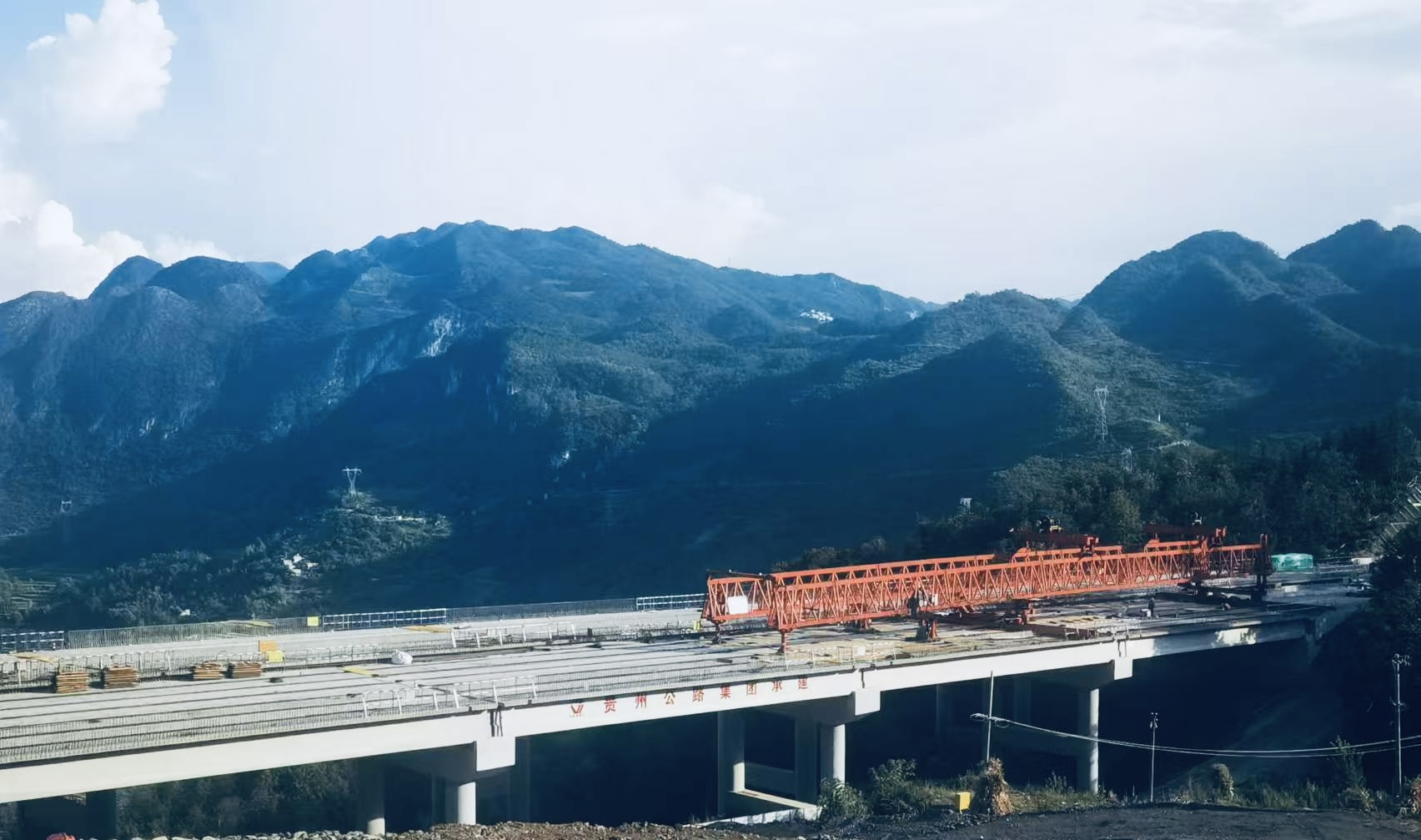 建设中的磨石坡大桥.jpg